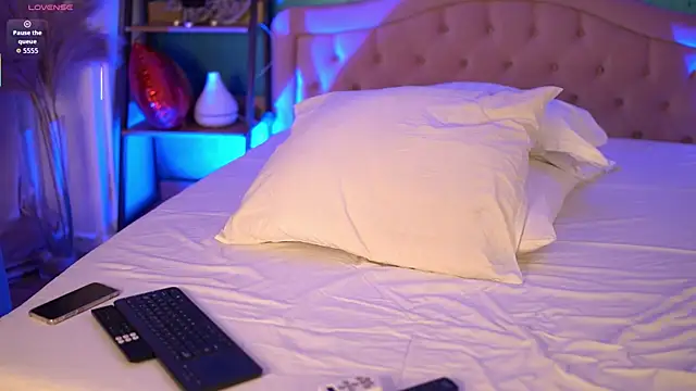 Bella Jonnes online show from 04-26-26, 06:27