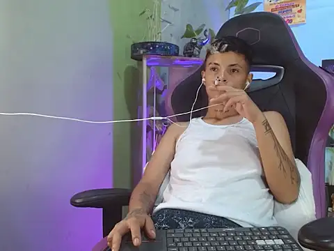 Snapshot of Dorland777 chatting on 09-16-25, 01:39 Dorland777 online show from 09-16-25, 01:39