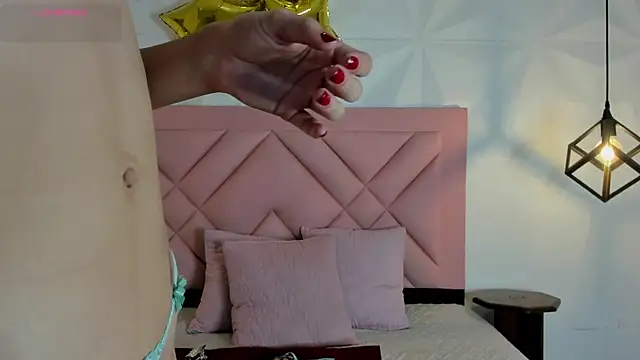 Caroline daring online show from 07-05-26, 10:33
