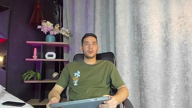 Snapshot of matti_de_lucaa chatting on 09-10-25, 05:35 matti de lucaa online show from 09-10-25, 05:35