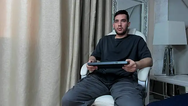 Snapshot of matti_de_lucaa chatting on 09-11-25, 05:46 matti de lucaa online show from 09-11-25, 05:46