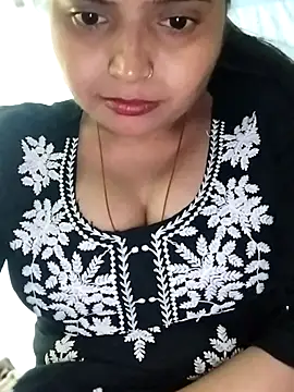 Hot-Pooja25 online show from 02-06-26, 06:22