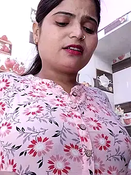 Hot-Pooja25 online show from 03-13-26, 10:44