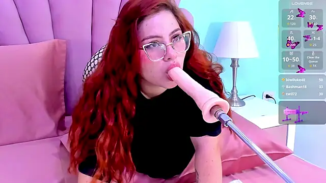 Snapshot of alana_glasses chatting on 10-01-25, 12:00 alana glasses online show from 10-01-25, 12:00