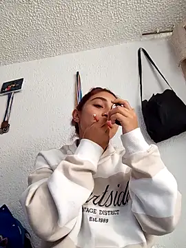 Snapshot of Lia_Teen chatting on 10-11-25, 04:05 Lia Teen online show from 10-11-25, 04:05