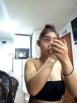 Snapshot of Lia_Teen chatting on 10-29-25, 07:48 Lia Teen online show from 10-29-25, 07:48