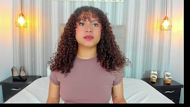 Snapshot of Sofiapassionne chatting on 07-08-26, 01:59 Sofiapassionne online show from 07-08-26, 01:59