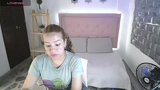 Dulce  Lovee online show from 11-13-25, 12:15