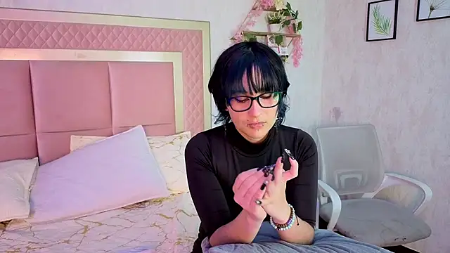 RobinBennett online show from 10-18-25, 01:56