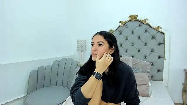 Snapshot of Skylerwhite02 chatting on 12-14-25, 08:20 Skylerwhite02 online show from 12-14-25, 08:20