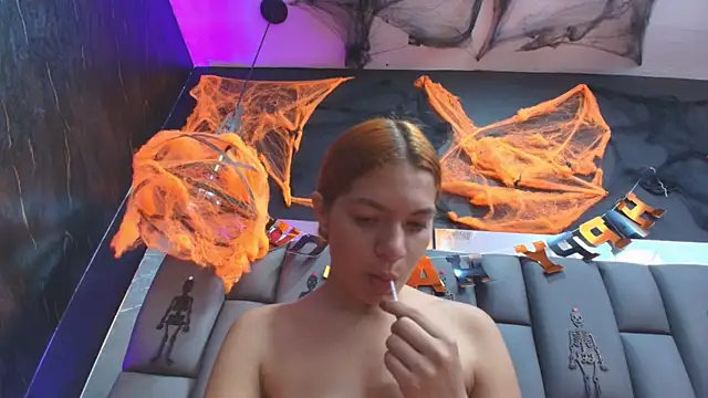 kissme luna online show from 10-28-25, 07:16