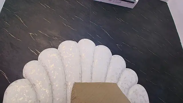 kissme luna online show from 04-24-26, 07:05