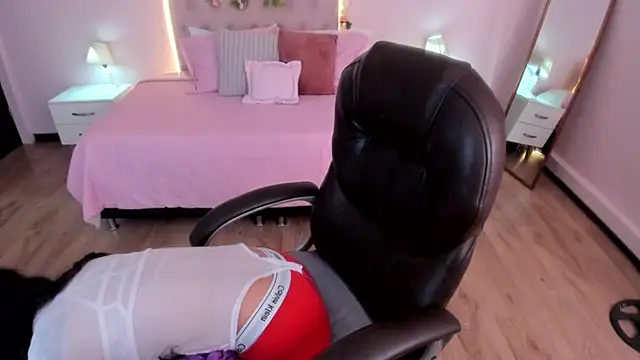 Mariam Lopez   online show from 04-28-26, 03:22