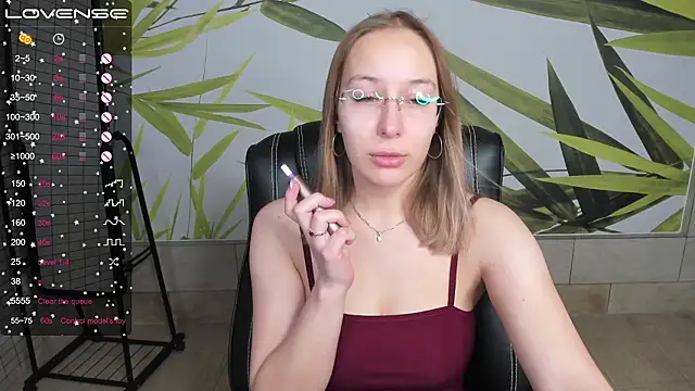 Snapshot of dina_sunshine chatting on 03-07-26, 12:40 dina sunshine online show from 03-07-26, 12:40