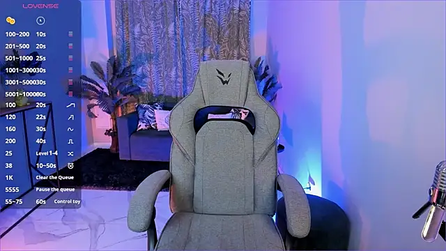 FlexyFox online show from 12-18-25, 10:21