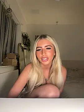 Snapshot of BlondeBetty chatting on 10-23-25, 08:18 BlondeBetty online show from 10-23-25, 08:18