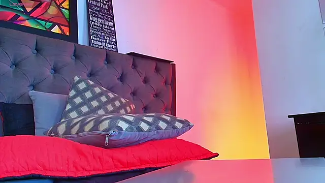 elinne hendrix  online show from 01-14-26, 01:39