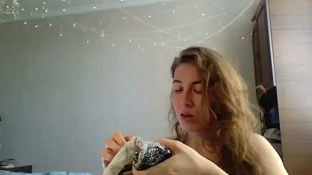 Snapshot of Mireeina chatting on 07-13-26, 01:25 Mireeina online show from 07-13-26, 01:25