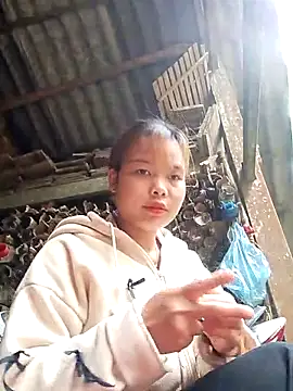 Huyen x online show from 04-19-26, 01:49