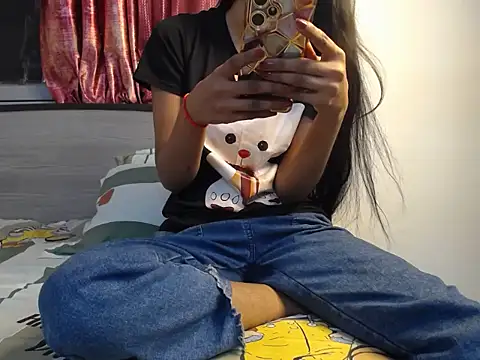 Snapshot of harleen-cam chatting on 10-26-25, 05:08 harleen-cam online show from 10-26-25, 05:08