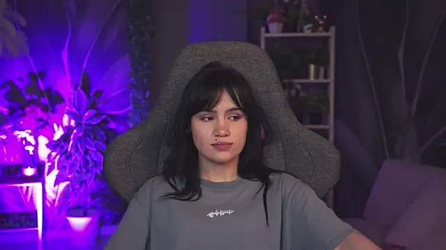 MonicaFarmer online show from 04-13-26, 08:25