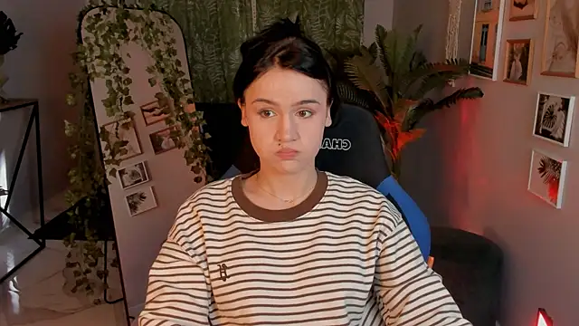 MonicaFarmer online show from 04-15-26, 05:58