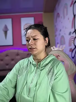 Snapshot of Megaan__More chatting on 11-01-25, 02:57 Megaan More online show from 11-01-25, 02:57