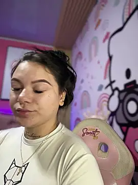 Snapshot of Megaan__More chatting on 11-11-25, 02:00 Megaan More online show from 11-11-25, 02:00