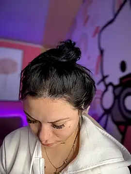 Snapshot of Megaan__More chatting on 11-29-25, 02:47 Megaan More online show from 11-29-25, 02:47