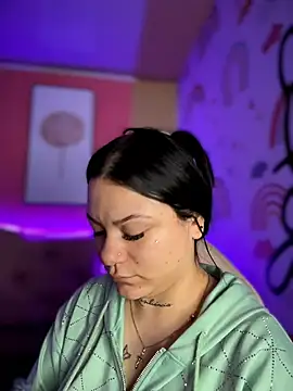 Snapshot of Megaan__More chatting on 11-30-25, 01:31 Megaan More online show from 11-30-25, 01:31