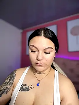 Snapshot of Megaan__More chatting on 12-16-25, 01:54 Megaan More online show from 12-16-25, 01:54