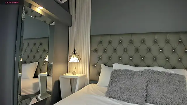 LunaBloomn online show from 11-19-25, 05:02