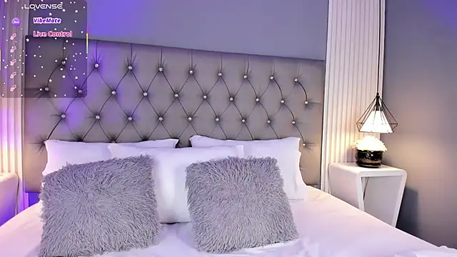 LunaBloomn online show from 03-31-26, 05:13