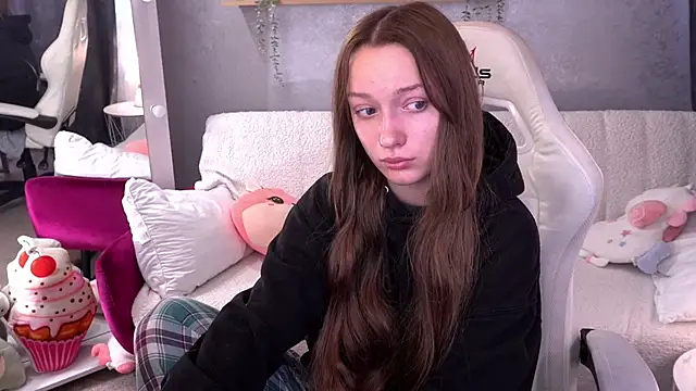 FoxyMayy online show from 10-24-25, 06:21