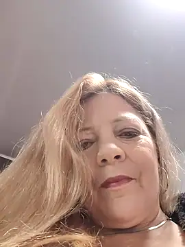 Casandra Cruz online show from 10-22-25, 12:16