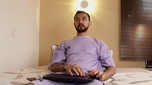 Axel Moon S online show from 11-07-25, 08:42