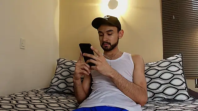 Axel Moon S online show from 12-15-25, 07:18