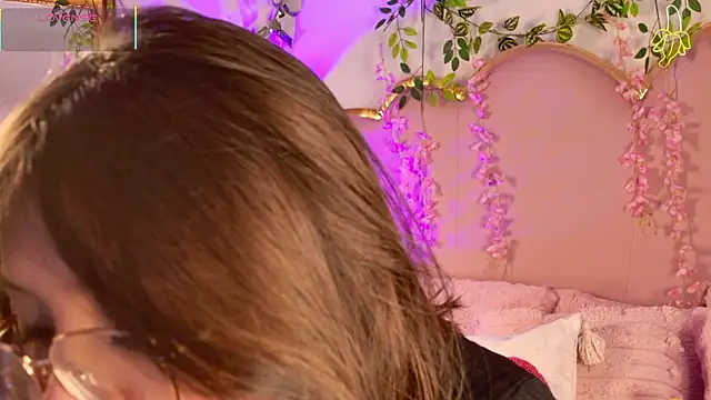 Lauuu2007 online show from 03-09-26, 08:24