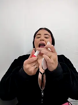 Bagiolett online show from 04-27-26, 07:23