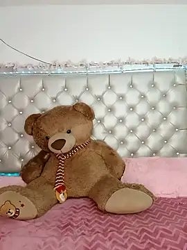 Snapshot of ZARAY_1118 chatting on 10-25-25, 09:31 ZARAY 1118 online show from 10-25-25, 09:31