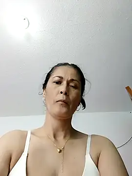 Snapshot of ZARAY_1118 chatting on 10-29-25, 07:04 ZARAY 1118 online show from 10-29-25, 07:04