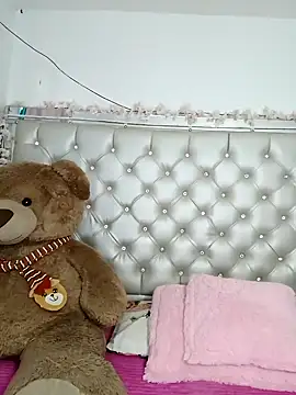 Snapshot of ZARAY_1118 chatting on 11-06-25, 08:54 ZARAY 1118 online show from 11-06-25, 08:54