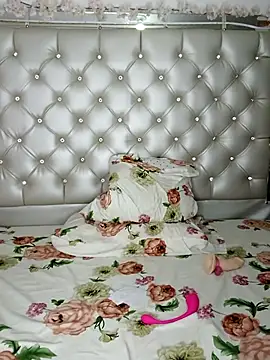 Snapshot of ZARAY_1118 chatting on 11-20-25, 09:36 ZARAY 1118 online show from 11-20-25, 09:36