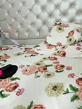 Snapshot of ZARAY_1118 chatting on 11-21-25, 07:12 ZARAY 1118 online show from 11-21-25, 07:12