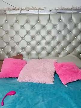 Snapshot of ZARAY_1118 chatting on 12-15-25, 03:55 ZARAY 1118 online show from 12-15-25, 03:55