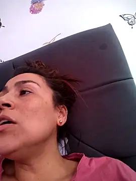 Snapshot of vanessa-titisM chatting on 05-06-26, 04:56 vanessa-titisM online show from 05-06-26, 04:56
