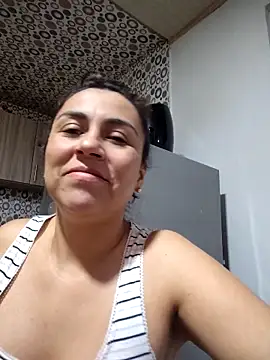 Snapshot of vanessa-titisM chatting on 05-08-26, 12:27 vanessa-titisM online show from 05-08-26, 12:27