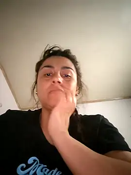 Snapshot of vanessa-titisM chatting on 05-09-26, 02:28 vanessa-titisM online show from 05-09-26, 02:28