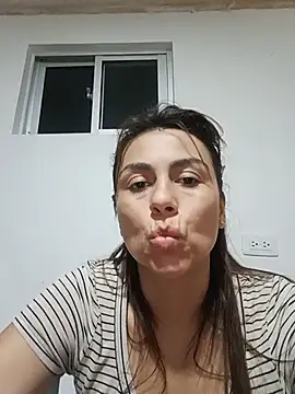 Snapshot of vanessa-titisM chatting on 07-04-26, 12:28 vanessa-titisM online show from 07-04-26, 12:28