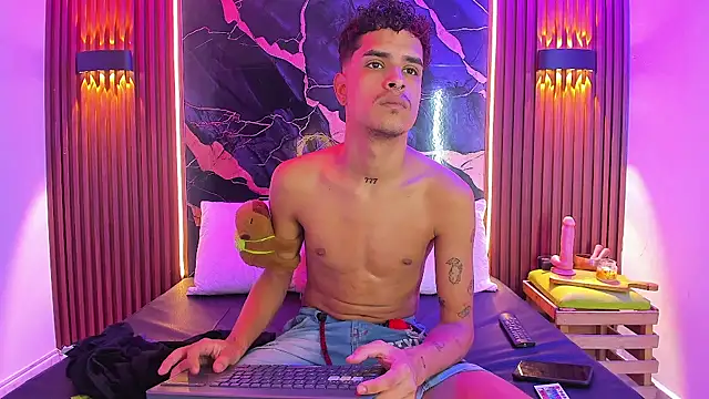 Lucky boys  X online show from 11-10-25, 01:54